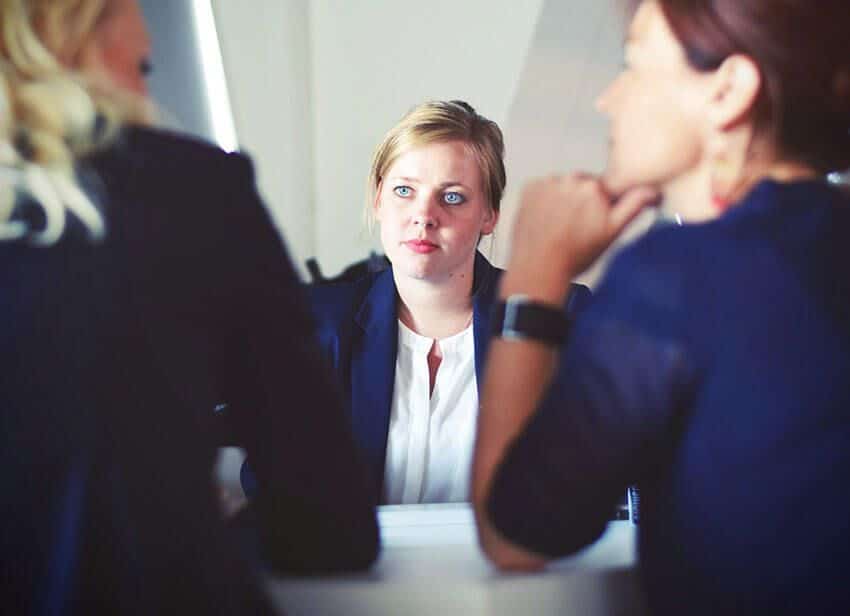 law-image05-2-free-img Women discussing issue
